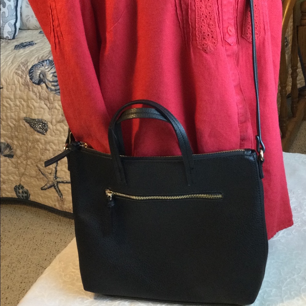 Old Navy black purse. Like new!